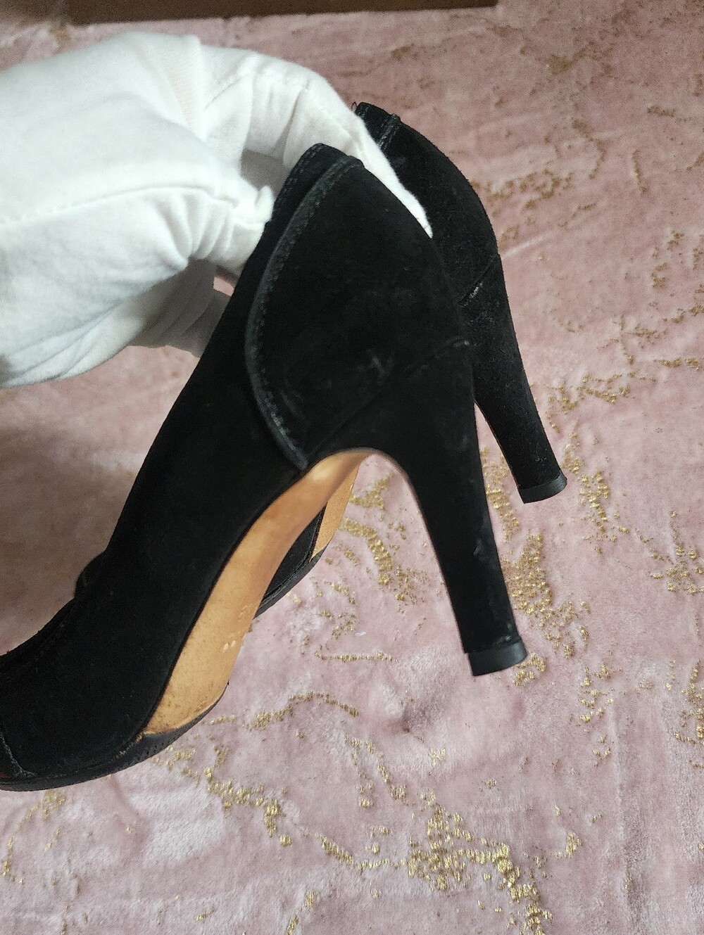 GUCCI | Black Accent Suede Pumps - Picture 8 of 16